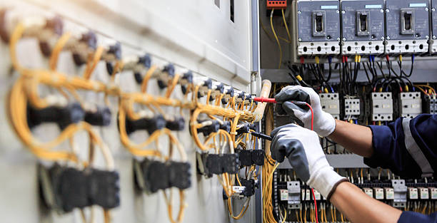 Professional Electrician technician working in Elk Ridge, UT